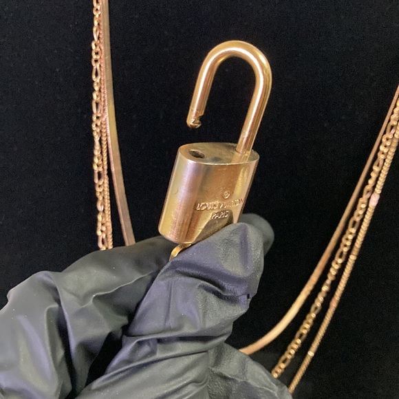 Louis Vuitton Lock/Key With Chain - Picture 6 of 7